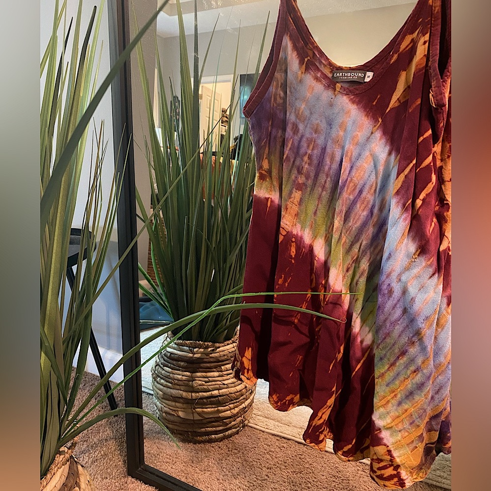 earth bound tie dye tank top with adjustable straps. size medium